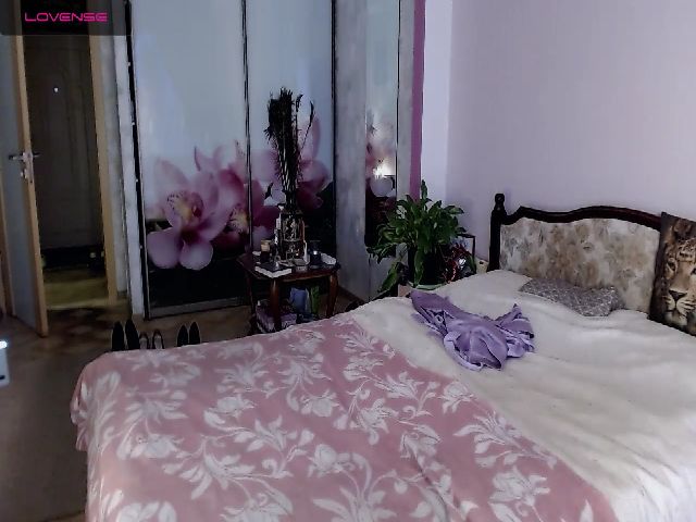 Live sex webcam photo for JuliannaLux #257735821