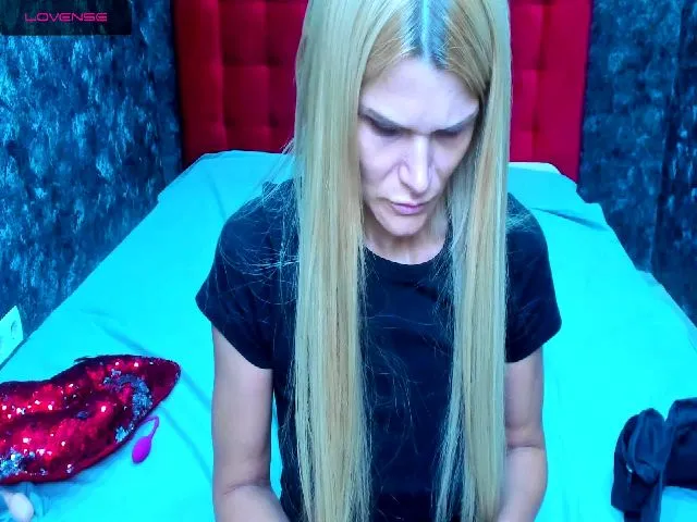 Live sex webcam photo for ProdigyGirl #265315608