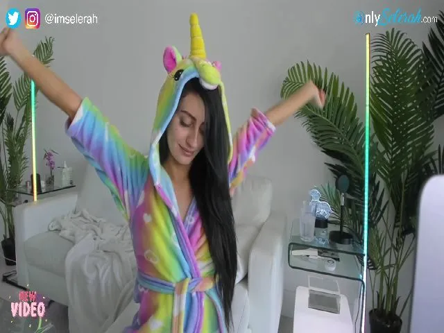 Live sex webcam photo for Selerah #260825415