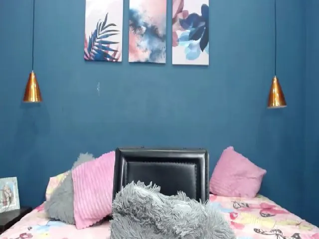 Live sex webcam photo for Estefany_24 #256817191