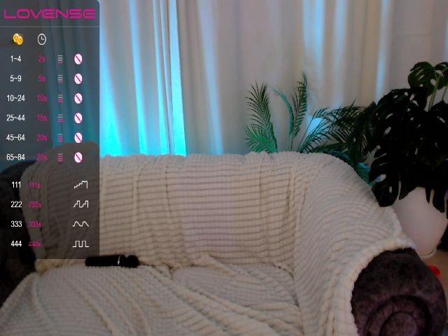 Live sex webcam photo for MinaMosss #253422872