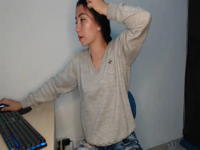 Live sex webcam photo for Valentina05 #265219086