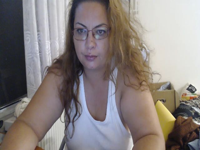 Live sex webcam photo for shycurvymom #256457175