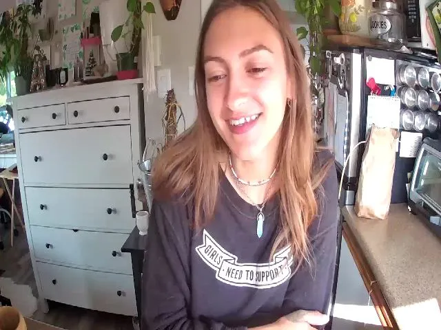 Live sex webcam photo for Sexylexi211 #259538473