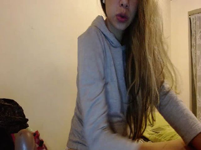 Live sex webcam photo for LaraSmiith_ #258403285