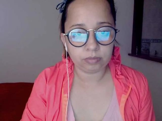 Live sex webcam photo for Ailyn88 #244858766