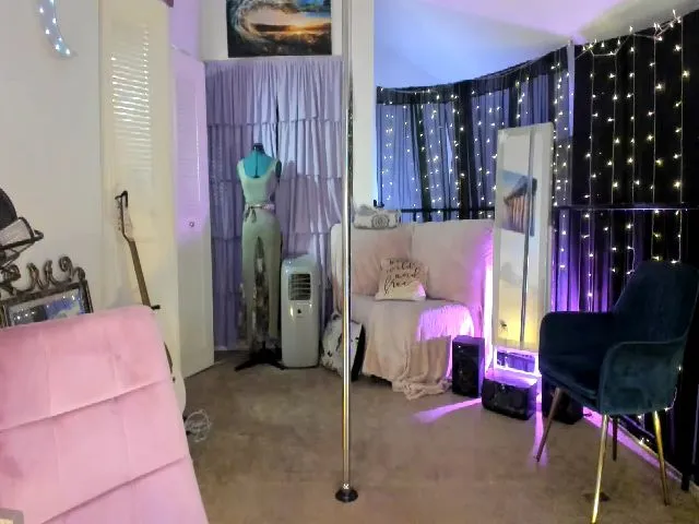 Live sex webcam photo for PetiteJewel #265366611