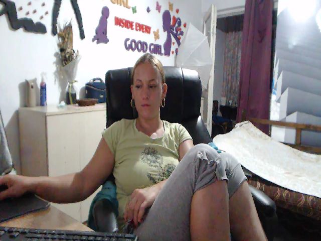 Live sex webcam photo for LiaMelanyy #253580360