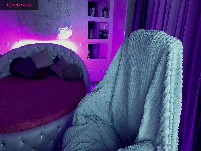 Live sex webcam photo for TinkerrBelll #255756673