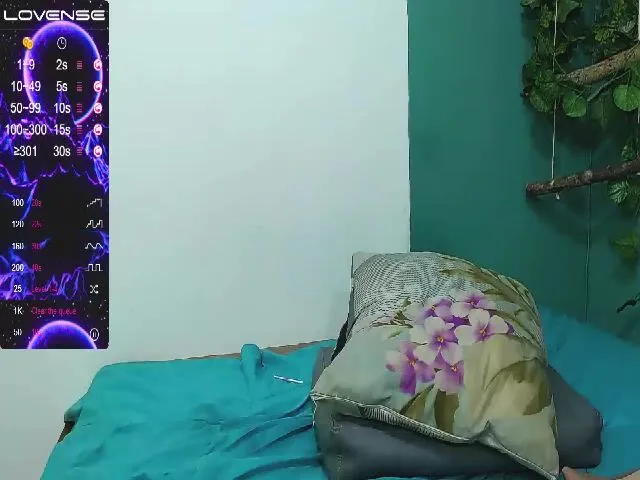 Live sex webcam photo for violet_cortes #261992818