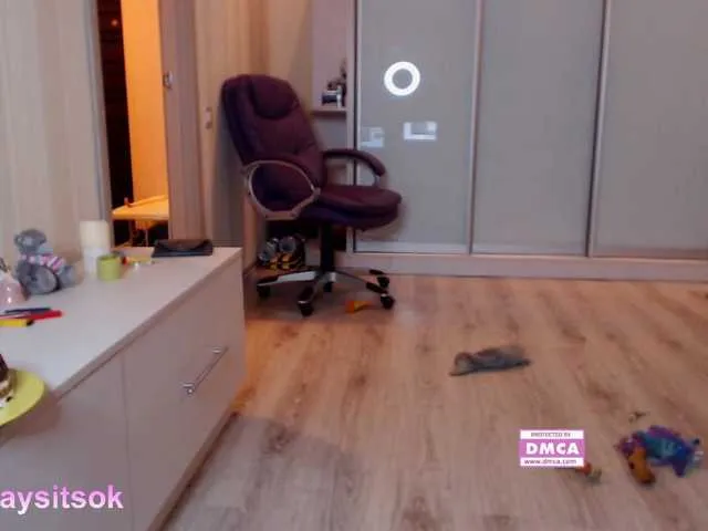 Live sex webcam photo for MomsaysitsOk #241084826