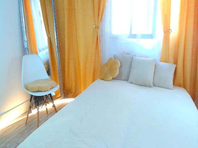 Live sex webcam photo for La_Kim__Cam #256189712