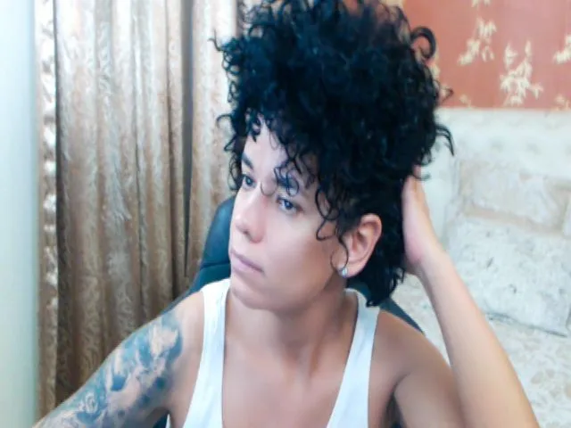 Live sex webcam photo for LaraAnne_ #256340333