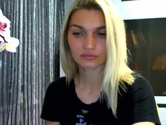 Live sex webcam photo for Milky969 #241421567