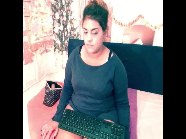 Live sex webcam photo for Sexyindianzn #264807237
