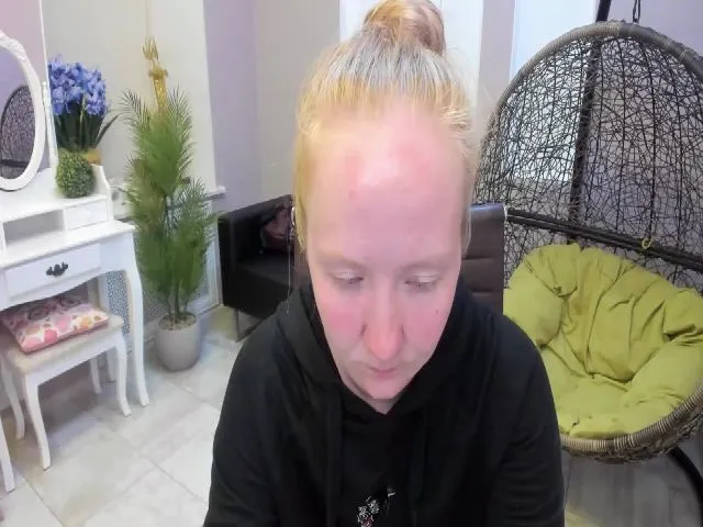 Live sex webcam photo for StunningKelly #254039039
