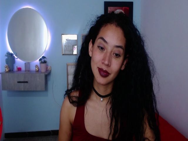 Live sex webcam photo for Jade_lee88 #253681747