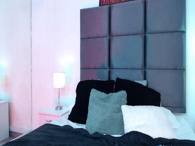 Live sex webcam photo for Victoria_Coll #254757973