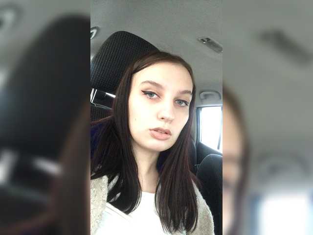 Live sex webcam photo for HarleyQuinnGi #241353406