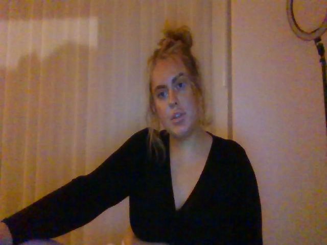 Live sex webcam photo for Hattiexox1 #263923177