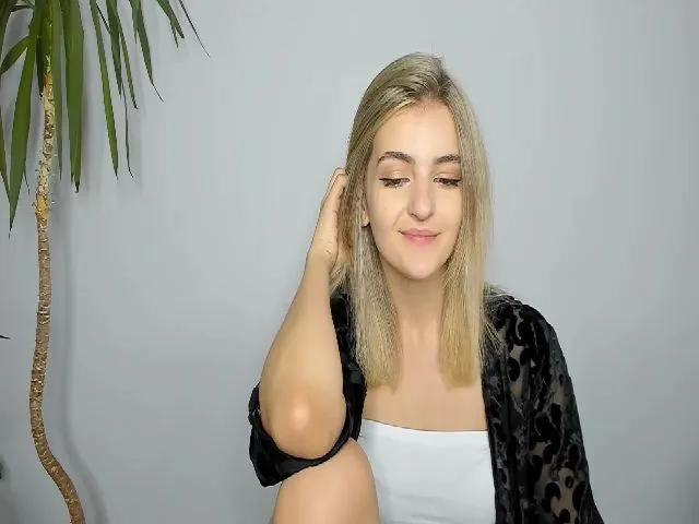 Live sex webcam photo for HelelGretta #260394590