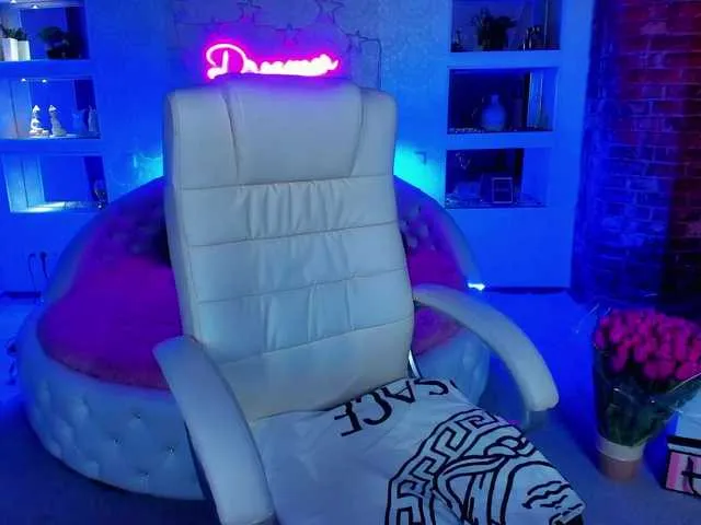 Live sex webcam photo for RayLenee #241197199