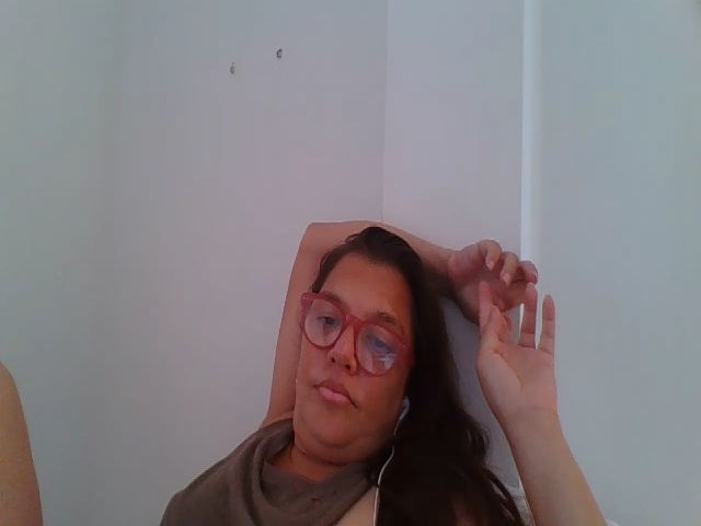 Live sex webcam photo for SweetLola01 #252910096