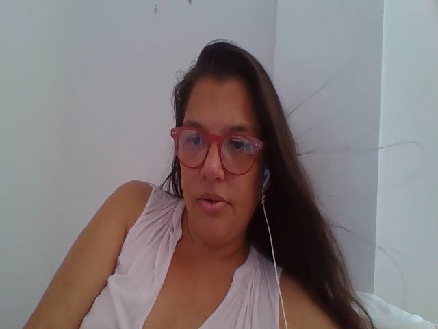 Live sex webcam photo for SweetLola01 #262723654