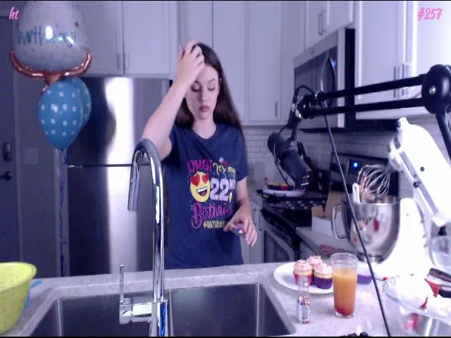 Live sex webcam photo for Sophelia #257957955