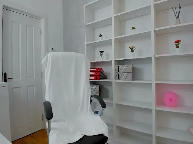 Live sex webcam photo for VanessaCroft #255599210