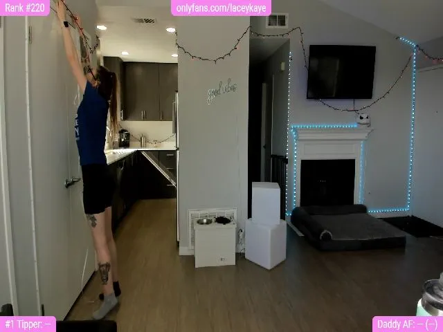 Live sex webcam photo for TheSharkQueen #260998689