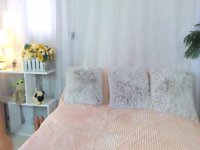 Live sex webcam photo for La_Kim__Cam #262026411