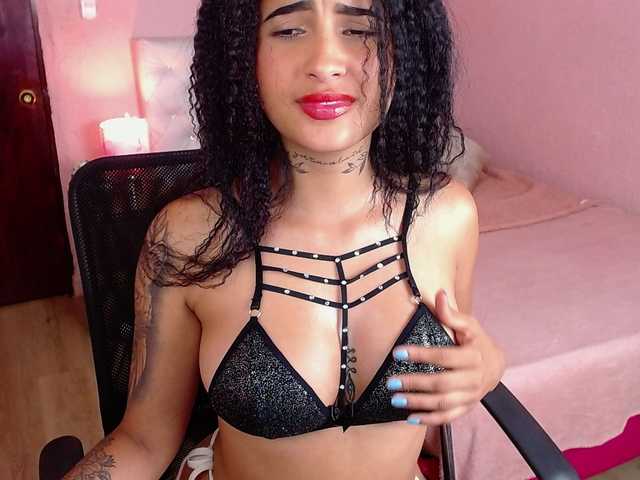 Live sex webcam photo for Laragomez #248858188