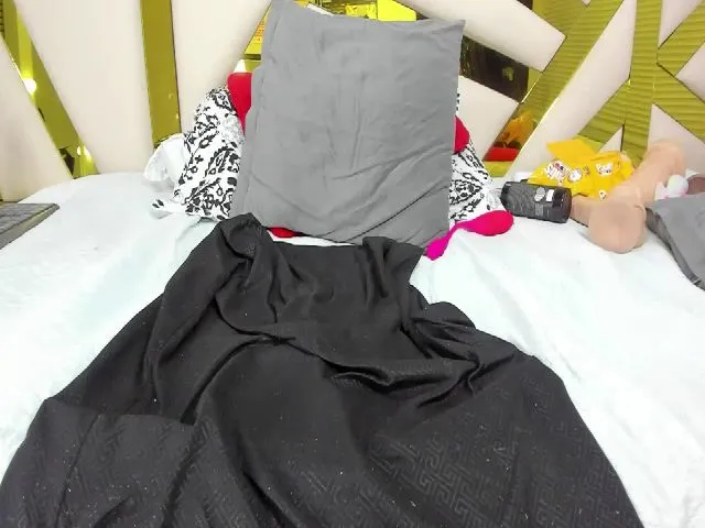 Live sex webcam photo for Mssbombom_ #259778344