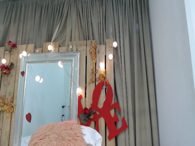 Live sex webcam photo for Lupita_hot3 #264953628