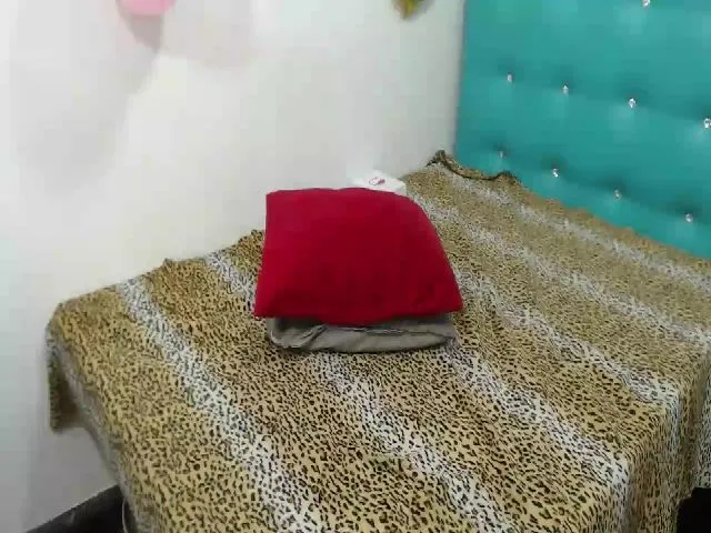 Live sex webcam photo for gia_cooper #264630429