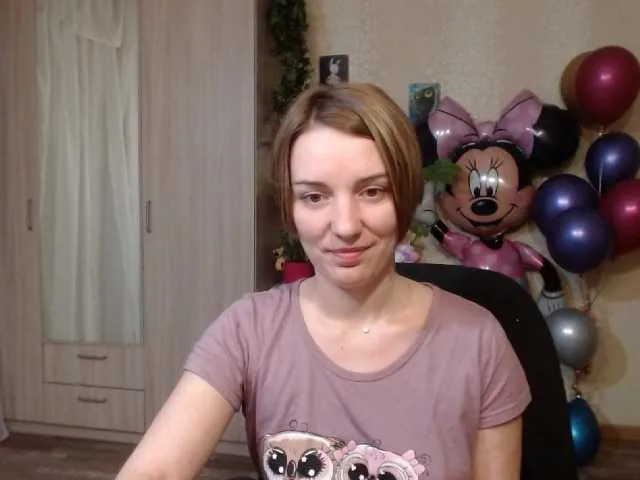 Live sex webcam photo for EmilyWild18 #241659120