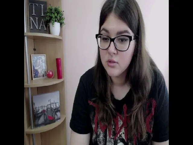Live sex webcam photo for SweetyTinna #255887846