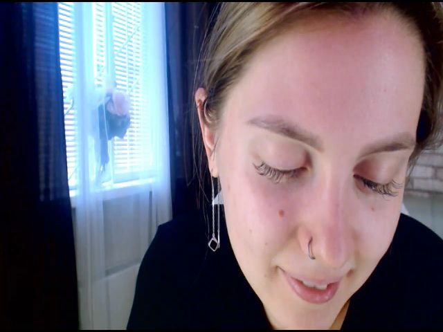 Live sex webcam photo for CumMeaRiver #253342600