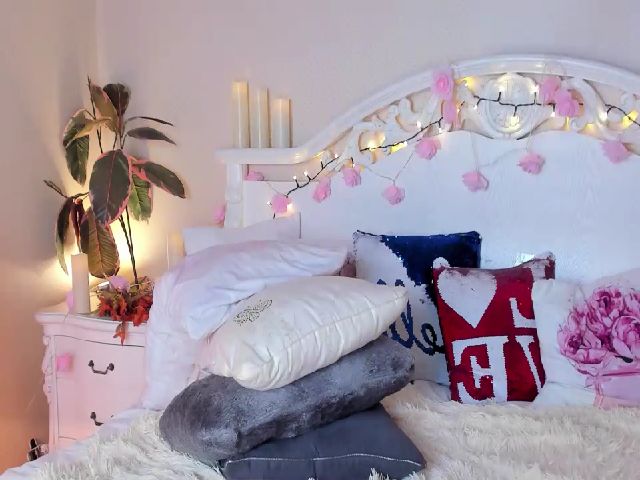 Live sex webcam photo for Marrygrayes #261534343