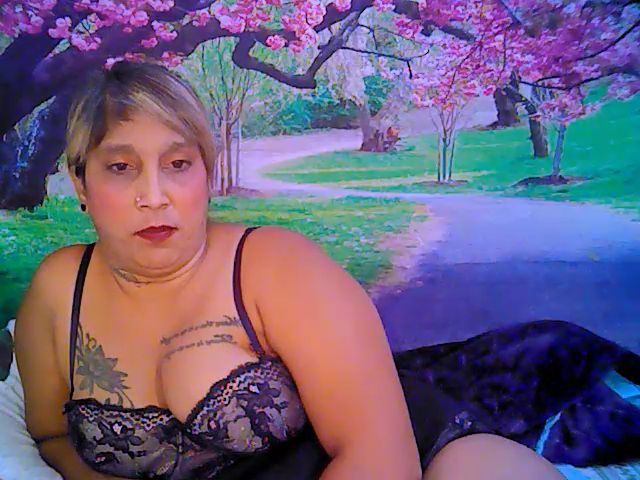 Live sex webcam photo for Roxyfoxy69 #256227471