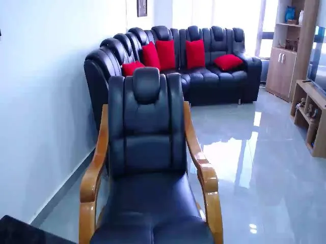 Live sex webcam photo for LaurenLovelly #256423225