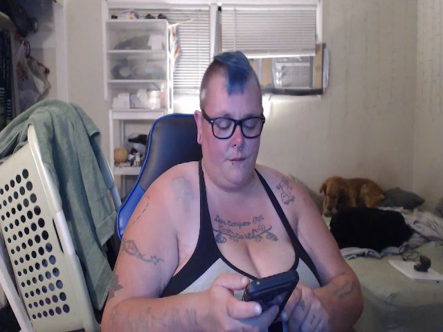 Live sex webcam photo for PunkChick420 #259127997