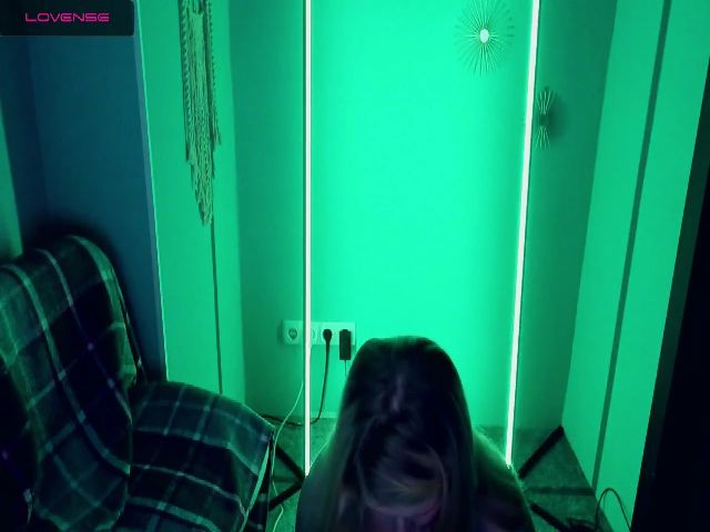 Live sex webcam photo for TinkerrBelll #252350081