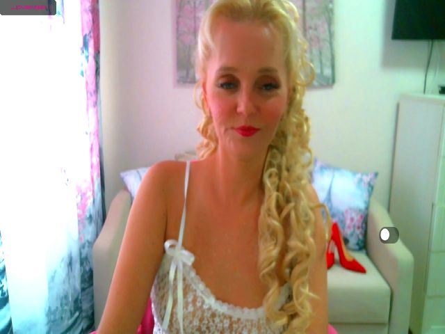 Live sex webcam photo for ChristiRoses #256810297