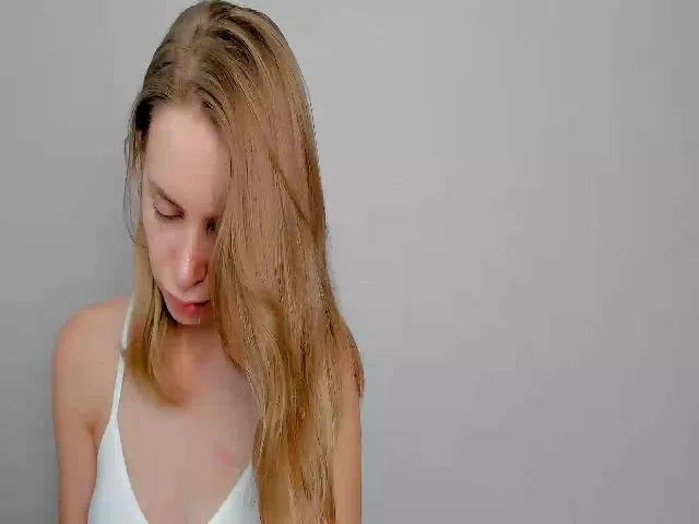Live sex webcam photo for WowAlina_ #252550196