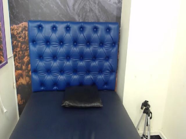 Live sex webcam photo for Cleo_e #264432662