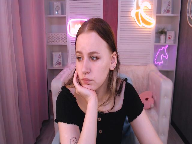 Live sex webcam photo for LynneDawson #262784184