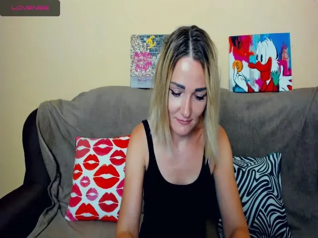 Live sex webcam photo for SecretDream #263000176