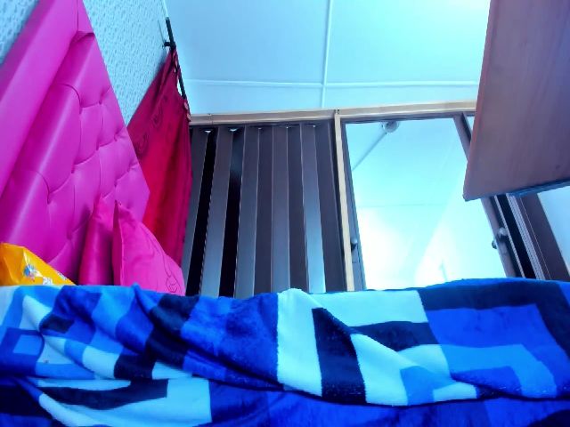 Live sex webcam photo for laura_1_ #253185745